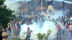 இஸ்லாமாபாத் மோதல்களில் இருவர் பலி, பலர் காயம்