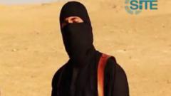 முகமூடி அணிந்த தீவிரவாதி சொட்லொஃபைக் கழுத்து வெட்டி கொல்வதாக வீடியோவில் வருகிறது