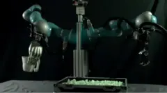 لا يستخدم بوريس ذراعه الأيسر في الوقت الحالي، وسيكون استخدامه لكلتا يديه في المستقبل ميزة حقيقية يتميز بها