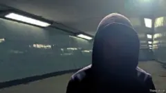 اللص يتجنب الأشخاص الذين يبدون وعياً بما يدور حولهم