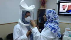 تقول السلطات السعودية إنها فرضت إجراءات أكثر صرامة للحد من انتشار المرض داخل المستشفيات