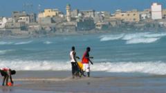 La plage à Dakar au Sénégal, pays où 73% des habitants se disent optimistes sur l'avenir. Un record mondial.