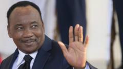 Le président en exercice, Issoufou Mahamadou.
La plainte porte sur l'achat de l'avion présidentiel en 1998