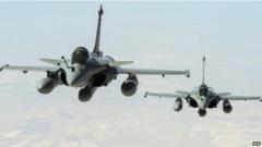 باريس شددت على أنها لن ترسل قوات للقيام بمهام برية في العراق.