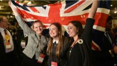 வாழ்நாள் வெற்றியை வாய் நிறைந்த சிரிப்போடு கொண்டாடி மகிழும் வென்றவர் தரப்பு