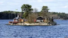 منزل صيفي خاص بوسط جزيرة في استكهولم بالسويد