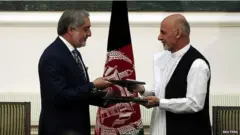 Avtalet avslutar tvisten om det afghanska presidentvalet mellan Abdullah (vänster) och Ghani (höger).