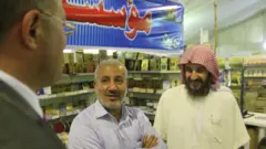 كان المقدسي انتقد عدة مرات "تنظيم الدولة"، معتبراً سلوكهم متطرفاً.