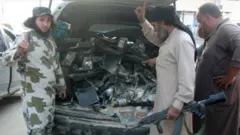 مسلحو التنظيم يقولون إن طائرة أمريكية بدون طيار سقطت في الرقة بعد اصطدامها ببرج اتصالات.