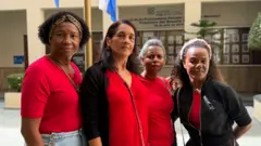 Acompañada de familiares, Marilin (segunda por la izquierda) en la audiencia