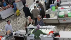 Президент қарорида 300та маҳсулотга бож тўловлари ўрнатилди