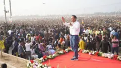 বিএনপির একটি নির্বাচনী জনসভায় বক্তব্য রাখছেন তারেক রহমান। 