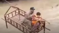 홍수 속 구조 모습