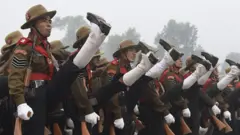 আসাম রাইফেলসের সৈন্যদের কুচকাওয়াজ।
