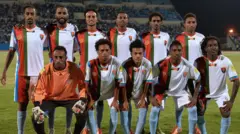 Les footballeurs érythréens s'alignent avant un match de qualification pour la Coupe du monde 2018 contre le Botswana, en octobre 2015