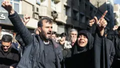 လမ်းမပေါ်ထွက် ဆန္ဒပြခဲ့ကြတဲ့ အီရန်ပြည်သူတွေ