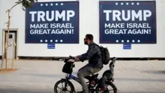 Pancartas a favor de Trump en Israel