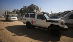 الصليب الأحمر في عملية تبادل رهائن سابقة