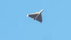 D﻿rone, byemezwa ko ari iya Iran, igurukira hejuru y'umurwa mukuru Kyiv wa Ukraine 