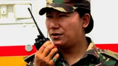 جګړنه دیکشا راجوندري د نیپال پوځ کې د بم شنډولو برخې غړې ده.