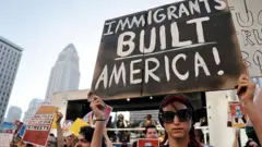 protesta contra las redadas de ICE en EE.UU. 