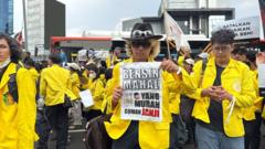 aksi-mahasiswa-tolak-kenaikan-harga-bbm-berkukuh-menuju-bundaran-hi-agar-rakyat-tahu-situasi-sekarang-tidak-baik-baik-saja