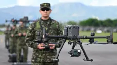 Exhibición del primer batallón antidrones de Colombia en octubre de 2025.