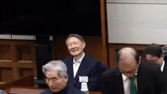 Cựu Tổng thống Hàn Quốc Yoon Suk Yeol tại Tòa án Trung ương Seoul - Ảnh chụp màn hình do Tòa ánTrung ương Seoul cung cấp ngày 19/2/2026 (Reuters)