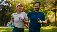 Pareja haciendo ejercicio