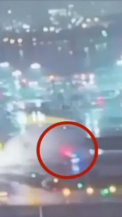 літак врізався у пожежну машину в Нью-Йорку