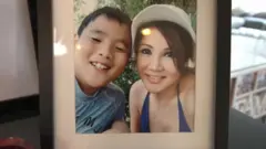 รูปแคปจากคลิป โดรีนและลูกชายที่ฆ่าตัวตาย