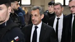 Бывший президент Франции Николя Саркози во время апелляции по делу о коррупции на выборах 2012 года 