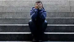 கொரோனா வைரஸ்: ஒரே நிறுவனத்தில் 15 ஆயிரம் பேர் வேலையிழப்பு - என்ன நடக்கிறது?