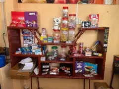 Pequena venda na porta de casa em Havana, Cuba