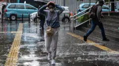 Hujan mengguyur Jakarta dan sekitarnya, pada Minggu (27/08) lalu.