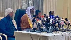 የኢትዮጵያ የእስልምና ጉዳዮች ጠቅላይ ምክር ቤት ኃላፊዎች መግለጫ ሲሰጡ 