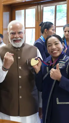 नरेंद्र मोदी और मीराबाई चनू