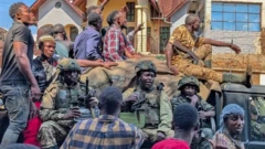 Des rebelles du M23 sur leur camion