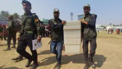 ভোটকেন্দ্রগুলোয় নেওয়া হচ্ছে নির্বাচনী সরঞ্জাম