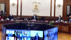 يرى مراقبون أن هذه الوثيقة تضع إطارا مؤسسيا لإصلاح ما يوصف بالخلل الهيكلي في الاقتصاد المصري