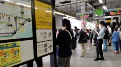 Cartazjogos renda extraestaçãojogos renda extratrem com orientações aos passageiros 