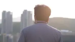 그는 이주 택지 공급의 부당함을 항의하다 대장동 개발 주체인 성남의 뜰로부터 4차례에 걸쳐 민형사 소송을 당했다.