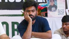 జంతర్ మంతర్ నుంచి తమ వేదికను పోలీసులు తొలగించారన్న కాక్రోచ్ జనతా పార్టీ, నిరాహార దీక్ష కొనసాగిస్తానన్న సోనమ్ వాంగ్చుక్
