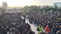 Waamicha Sinoodosii booda hordoftoonni amantichaa haala kanaan duraa irraa bifa adda ta'een huccuu halluu gurraachaa uffachuun manneen amantittii kutaalee biyyattii garaagaraa keessatti argamanitti kadhannaa taasisaa jiru