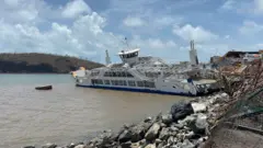 La barge inter-îles Karihani est vue échouée parmi les débris à Mamoudzou après le passage du cyclone Chido sur le territoire français de Mayotte dans l'océan Indien, le 15 décembre 2024