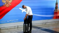 Пассажир в аэропорту Шереметьево