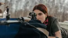 Evgeniya Zamaradi anasema kufanya kazi kama mdunguaji ni aina ya vita ya kikatili