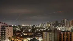  Jeshi la Israel limesema roketi sita zilirushwa kutoka Gaza alfajiri, tano kati ya hizo zilinaswa