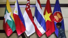 အင်ဒိုနီးရှားနိုင်ငံခြားရေးဝန်ကြီး မာဆုဒီကို အာဆီယံအစည်းအဝေးမှာတွေ့ရမှု ( ပုံဟောင်း) 