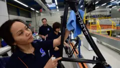 Hollanda'daki bir bisiklet fabrikası